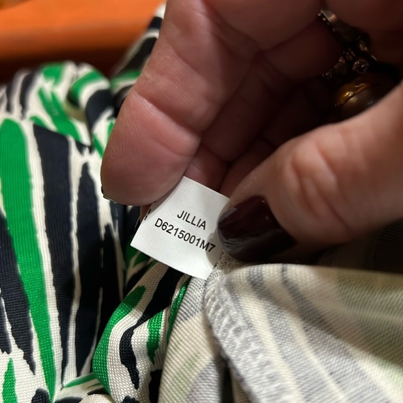 Diane Von Furstenberg | DVF Green and Navy Print Vintage Silk Wrap Dress Size 8 - Picture 9 of 13